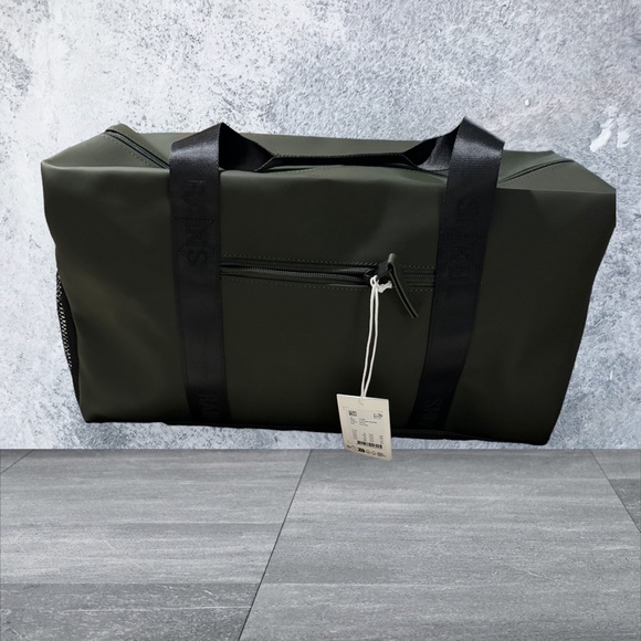 Rains Trail Green Gym Bag. NWT - Picture 3 of 5